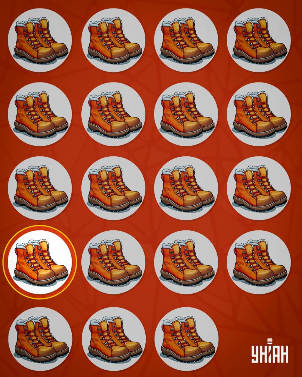 Pár topánok, ktorý má menej prvkov na upevnenie šnúrok ako ostatné, sa nazýval divný / koláž Moje